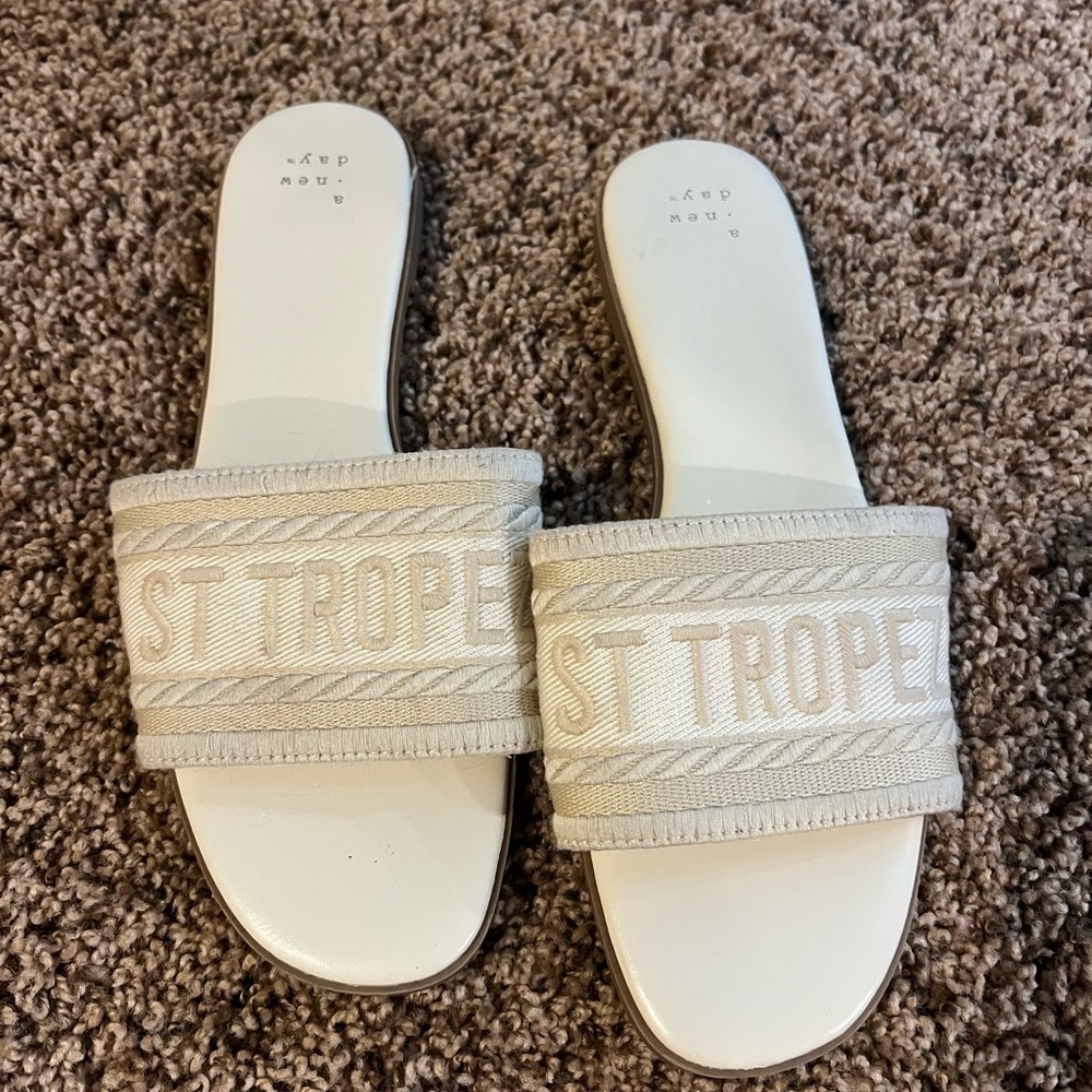 A New Day Womens Size 9 St Tropez Cream Canvas Slides Summer Resort Tropical
